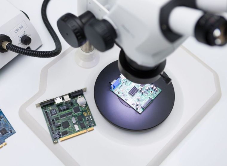 设计精良的主机架、载物台、性能优良的光纤元件